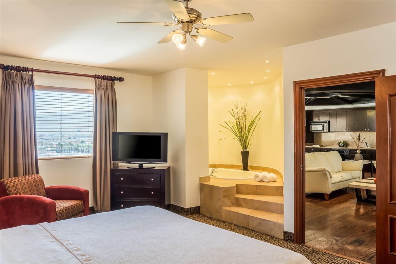 Wyndham Garden Torreon Tecnologico Hotel Ngoại thất bức ảnh