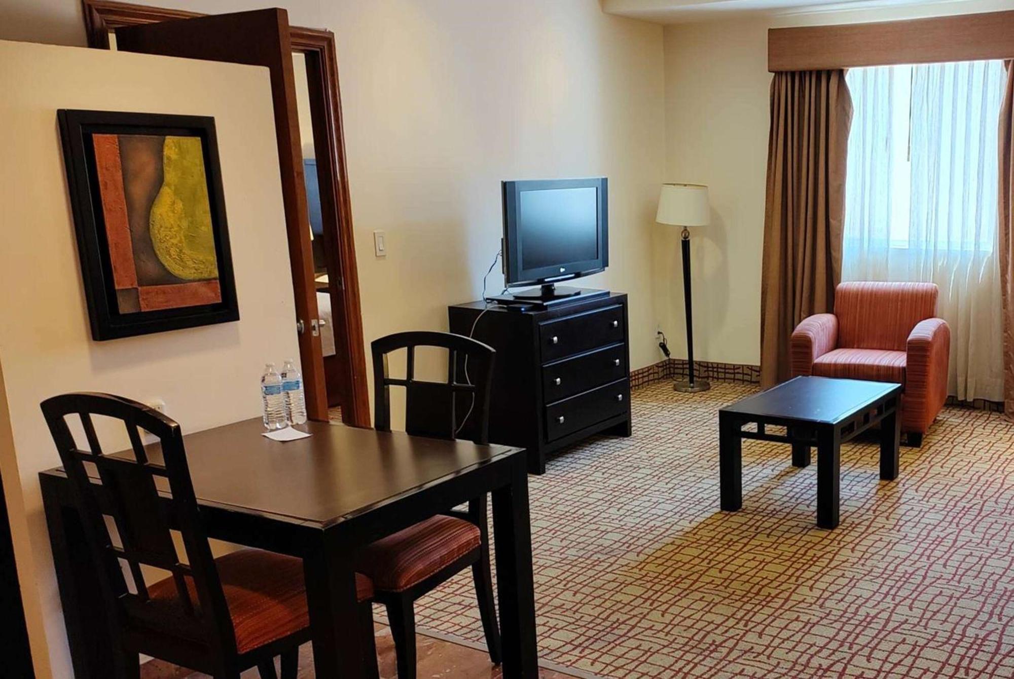 Wyndham Garden Torreon Tecnologico Hotel Ngoại thất bức ảnh